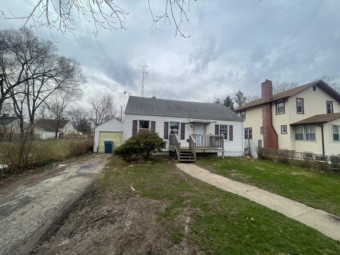 439 Country Club Dr., Kankakee, IL 60901