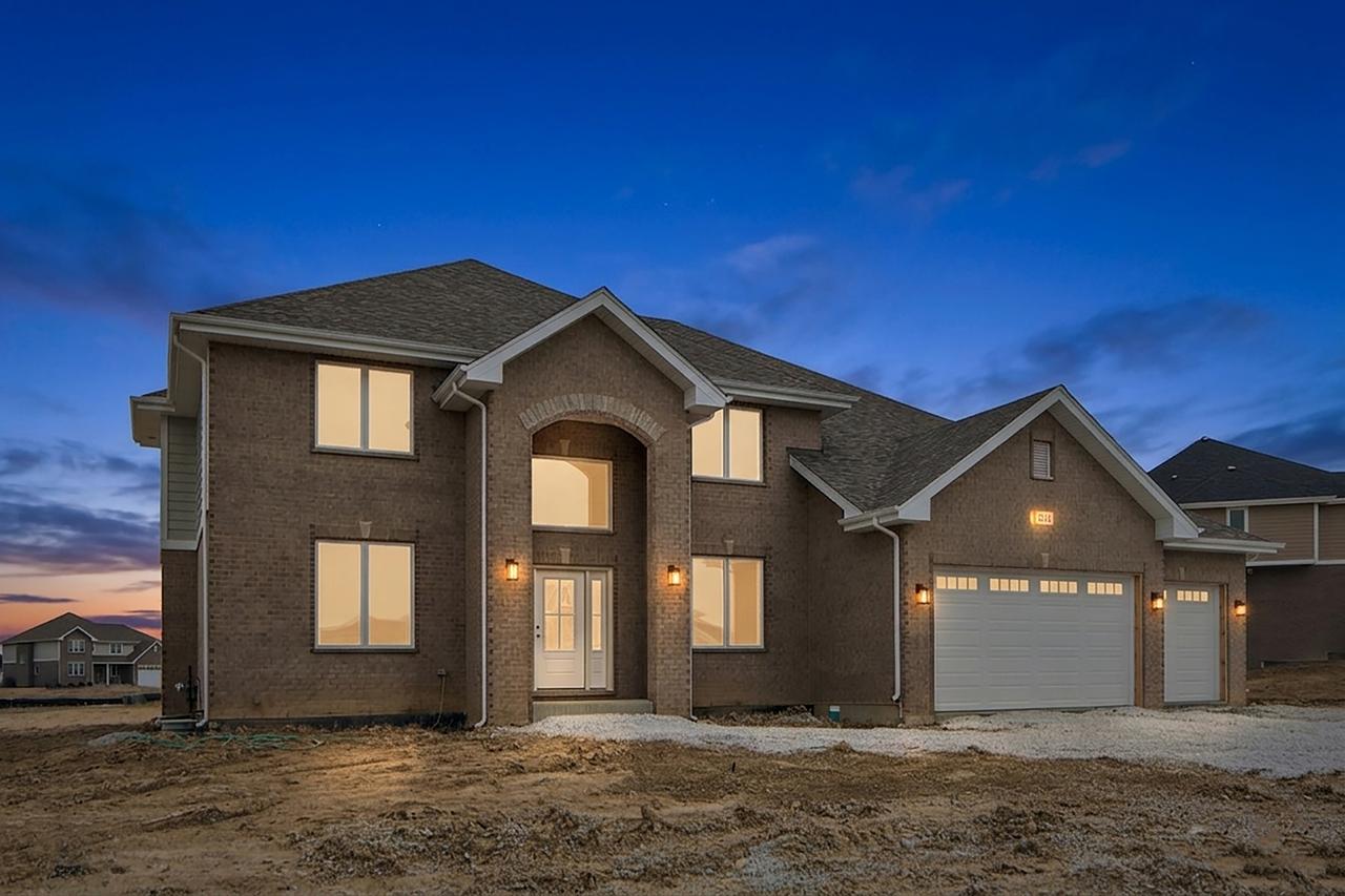 8214 S Stanley Tr., Frankfort, IL 60423