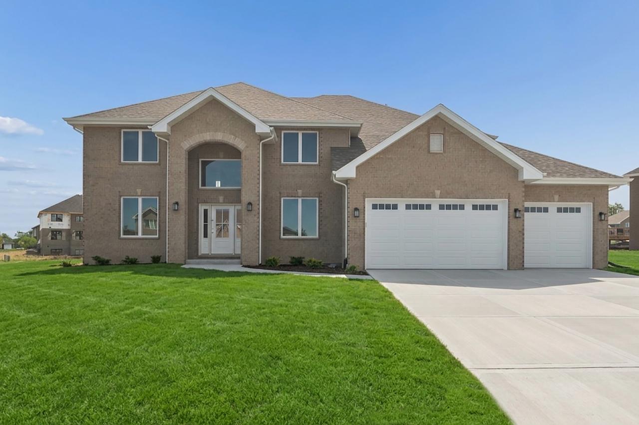 8214 S Stanley Tr., Frankfort, IL 60423