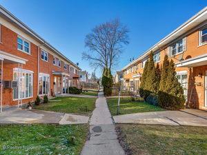 8829 Robin Dr. #B, Des Plaines, IL 60016