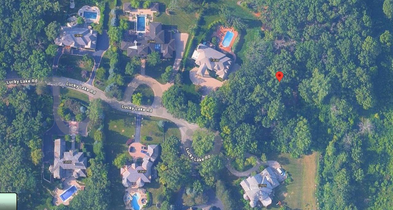 13500 Lucky Lake Dr., Lake Forest, IL 60045