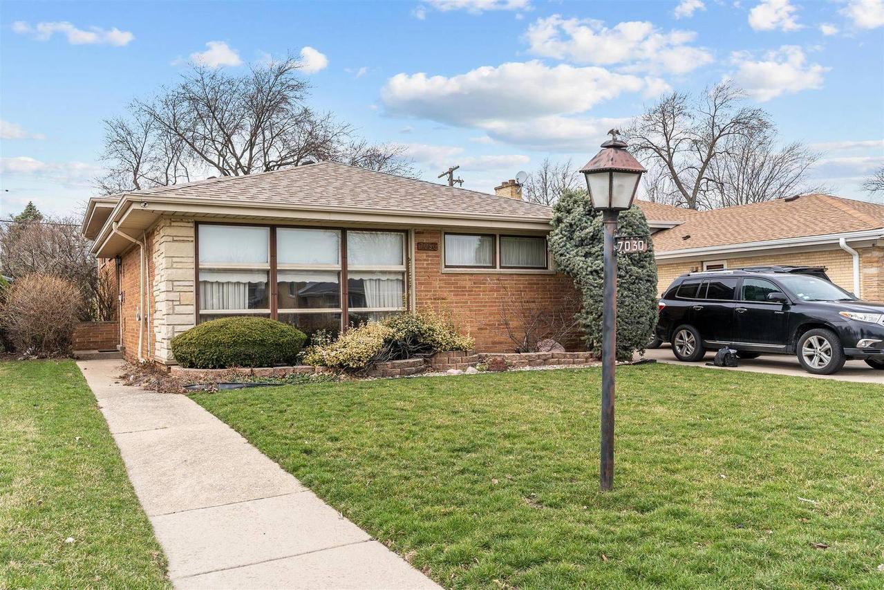 7030 N Crawford Ave., Lincolnwood, IL 60712