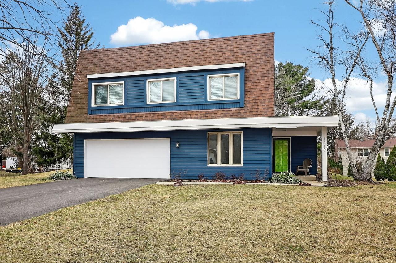 1919 Coach Dr., Naperville, IL 60565