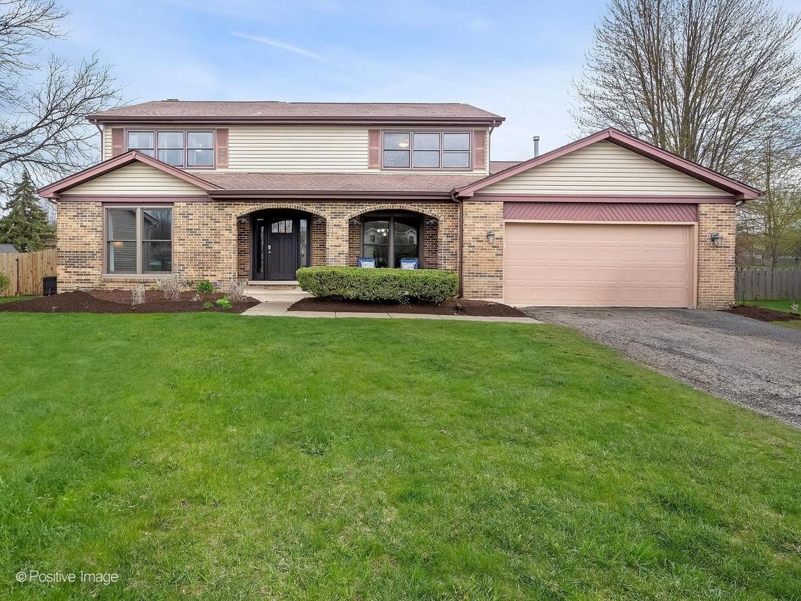 612 Stuart Dr., Carol Stream, IL 60188