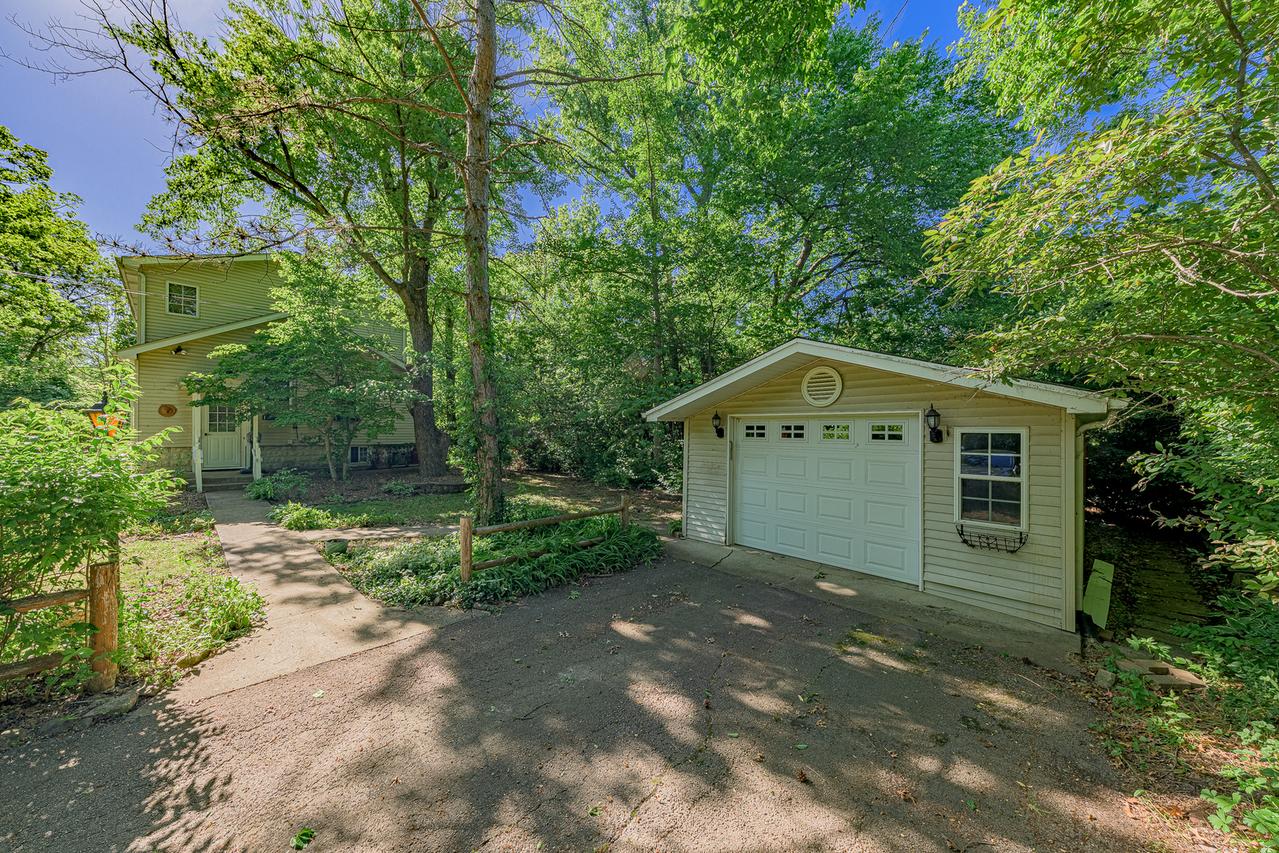 11923 S Laurie Ave., Palos Park, IL 60464