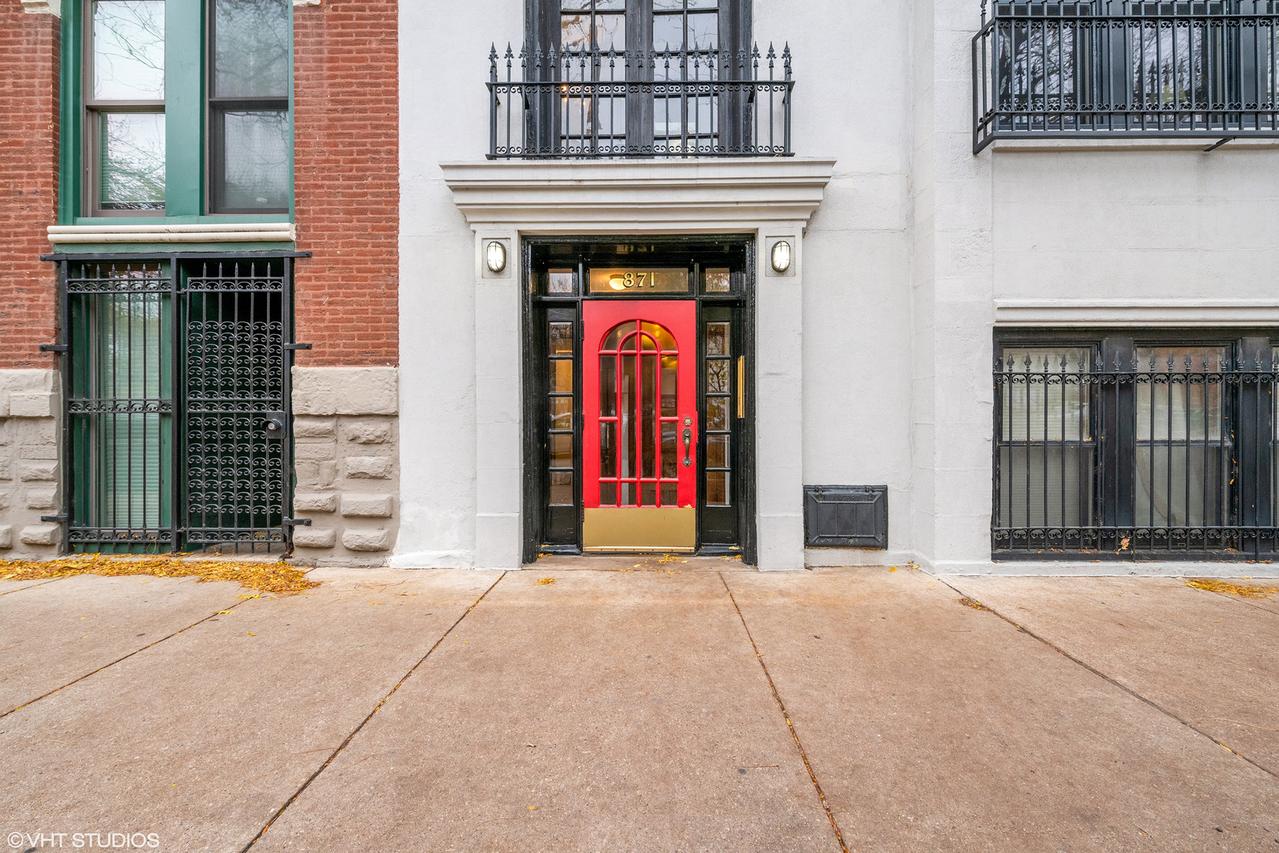 871 N La Salle St. #3, Chicago, IL 60610