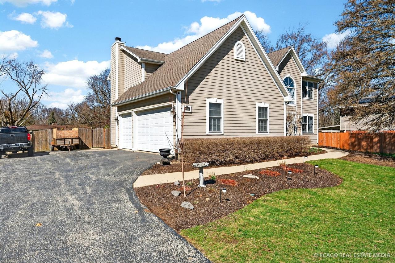 6119 Sands Rd., Crystal Lake, IL 60014