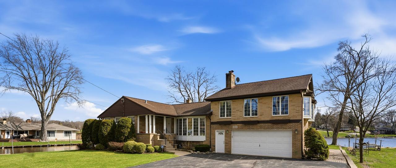 8622 Bayport Ln., Cary, IL 60013
