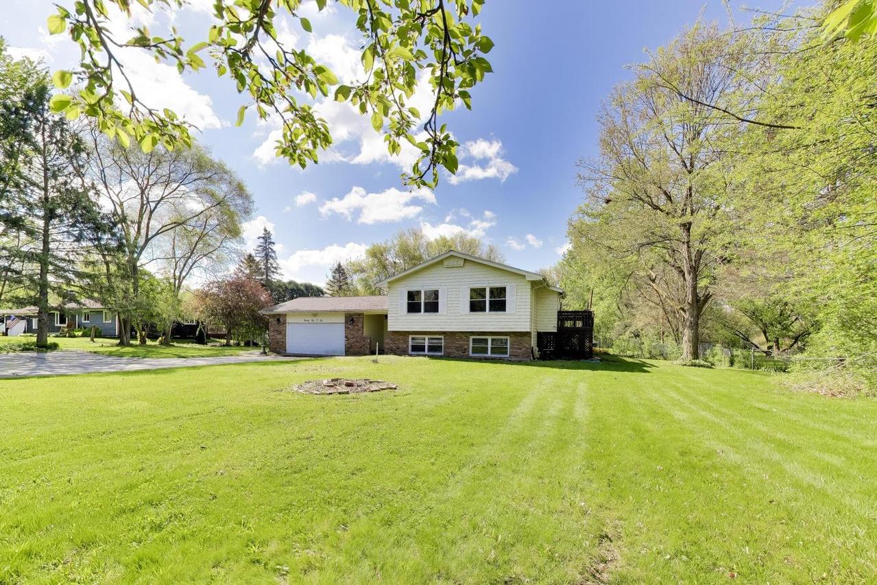 9505 Elm Ln., Crystal Lake, IL 60014