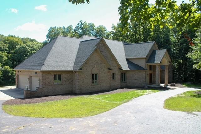 54 Woodland Dr., Yorkville, IL 60560