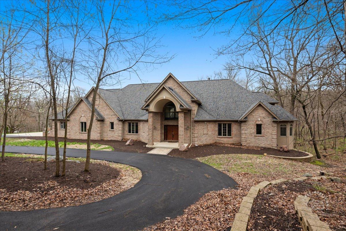 54 Woodland Dr., Yorkville, IL 60560