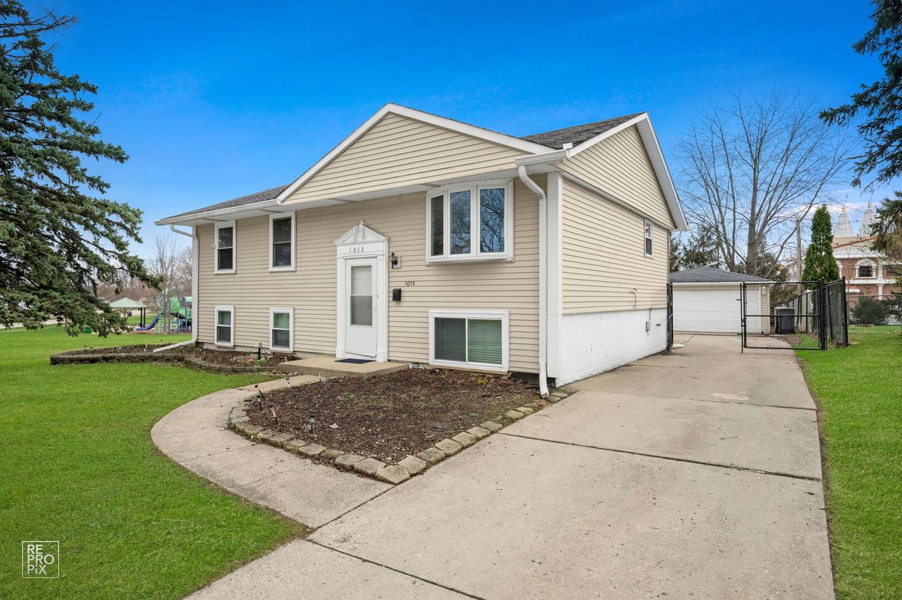 1013 Sunnydale Blvd., Streamwood, IL 60107