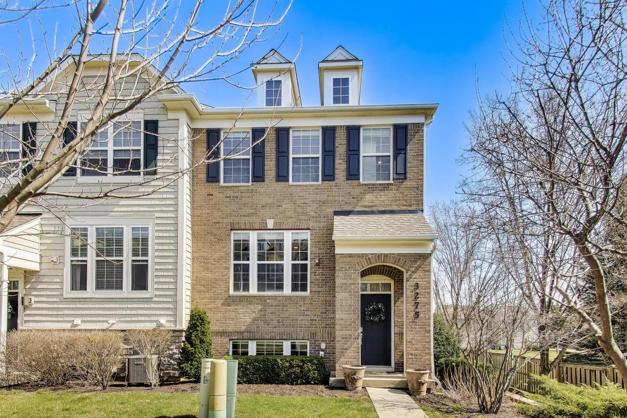 3275 Coral Ln., Glenview, IL 60026