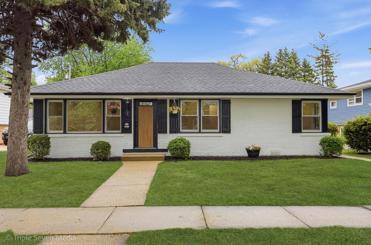 9817 Washington Ave., Oak Lawn, IL 60453