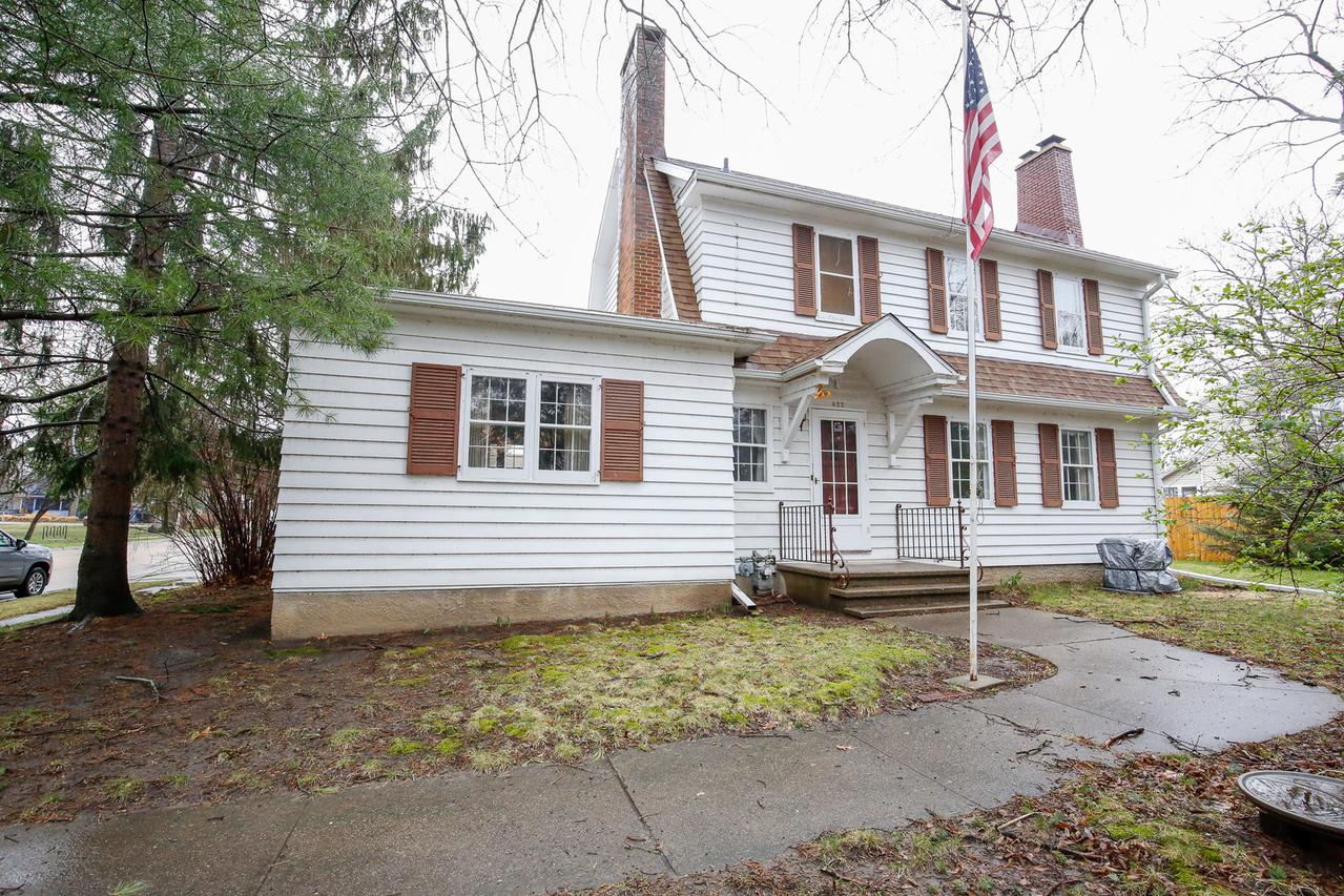 422 N Hennepin Ave., Dixon, IL 61021