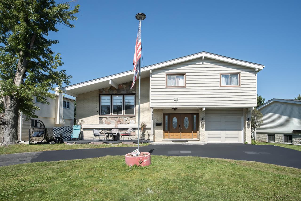 9909 N Huber Ln., Niles, IL 60714