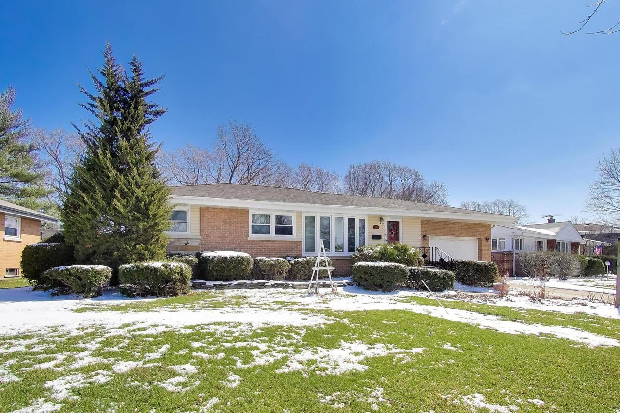 219 S Reuter Dr., Arlington Heights, IL 60005