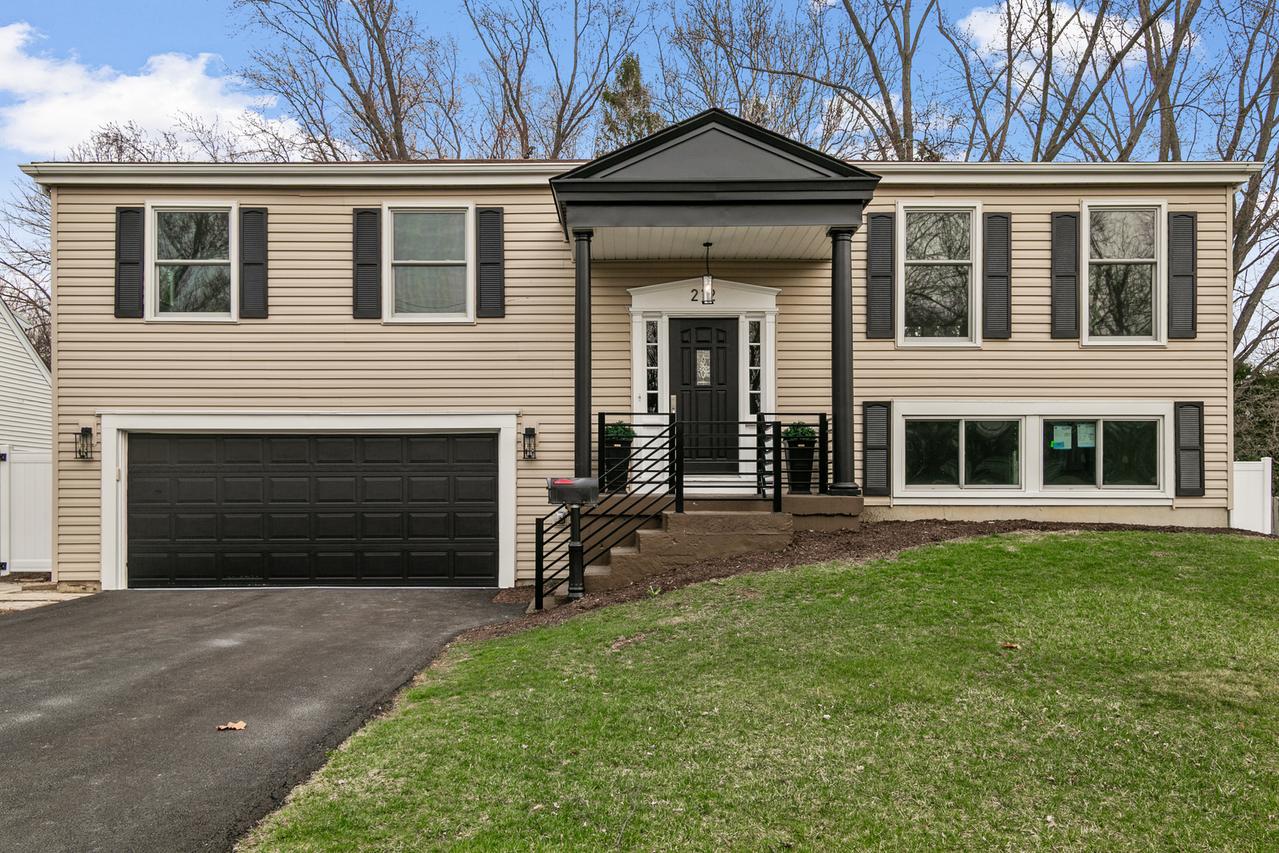 212 S River Rd., Naperville, IL 60540