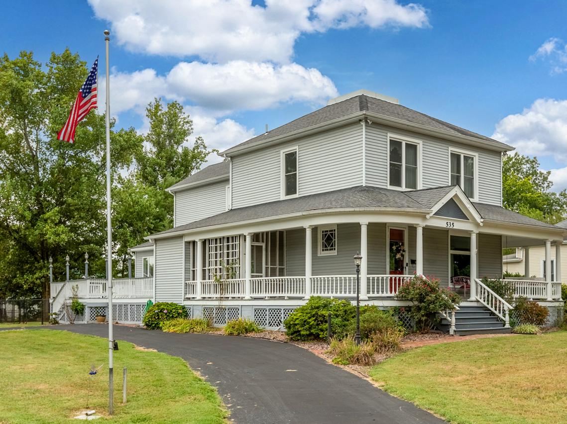 535 E Main St., Duquoin, IL 62832