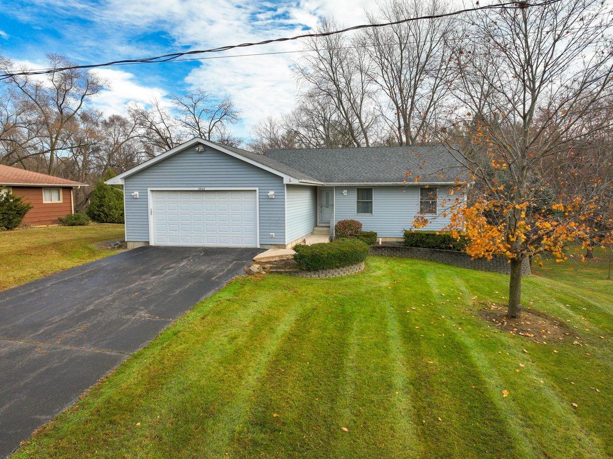 3502 Ridge Rd., Island Lake, IL 60042