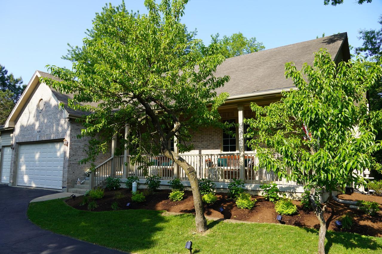 8690 Shade Tree Cir., Lakewood, IL 60014