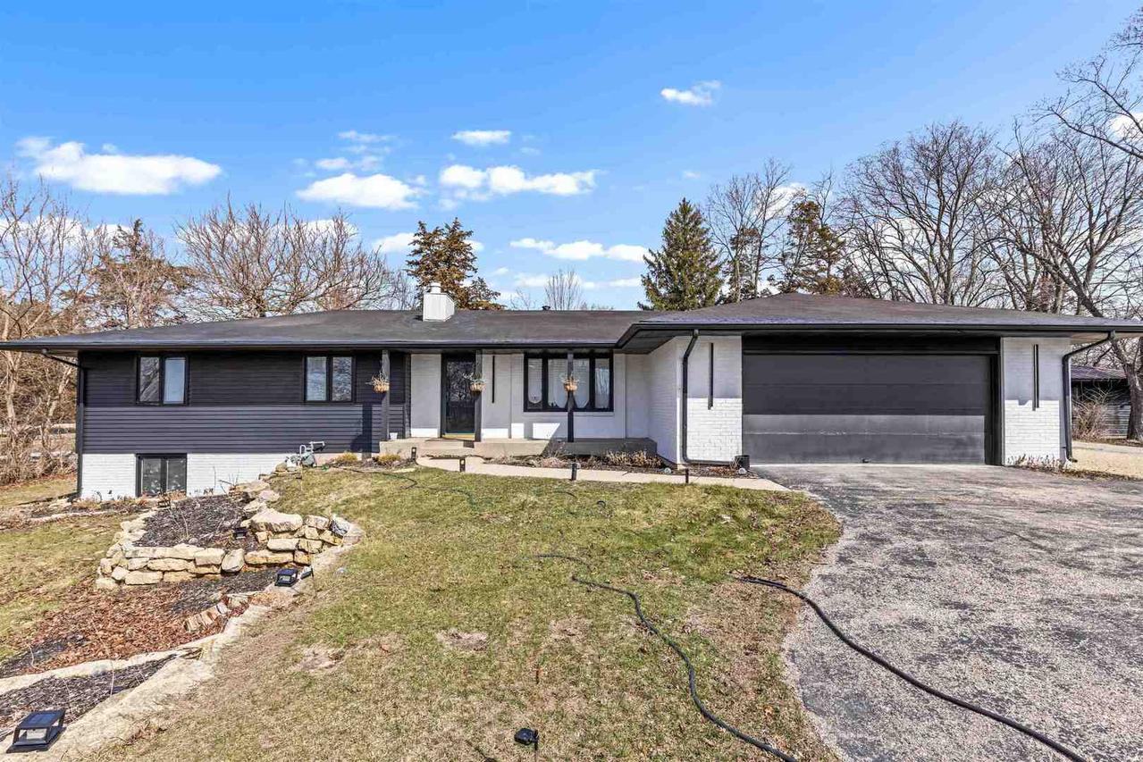 7010 Prairie Hill Rd., South Beloit, IL 61080