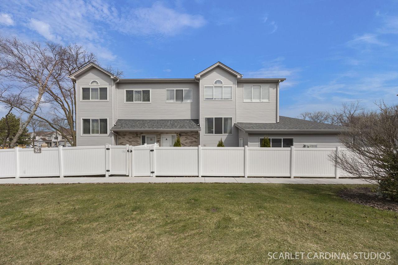 291 Park Ridge Ln. #A, Aurora, IL 60504