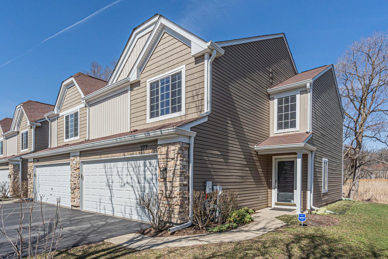 377 Locksley Dr., Streamwood, IL 60107