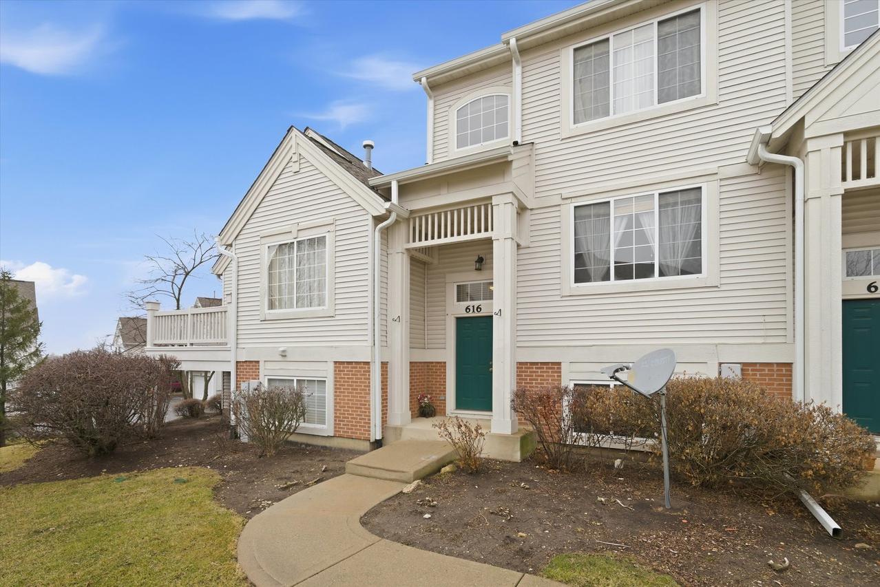 616 S Rosehall Ln., Round Lake, IL 60073