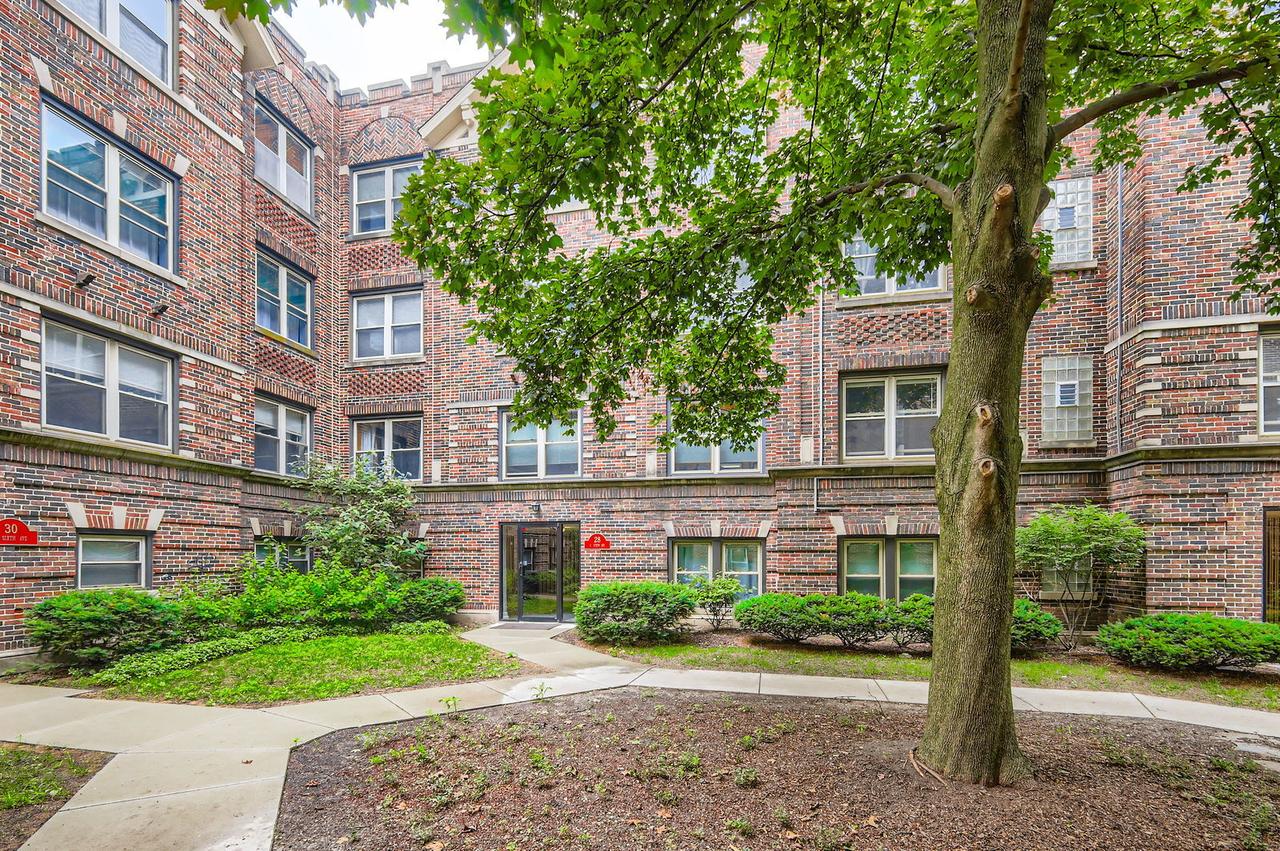 28 S 6th Ave. #1D, La Grange, IL 60525