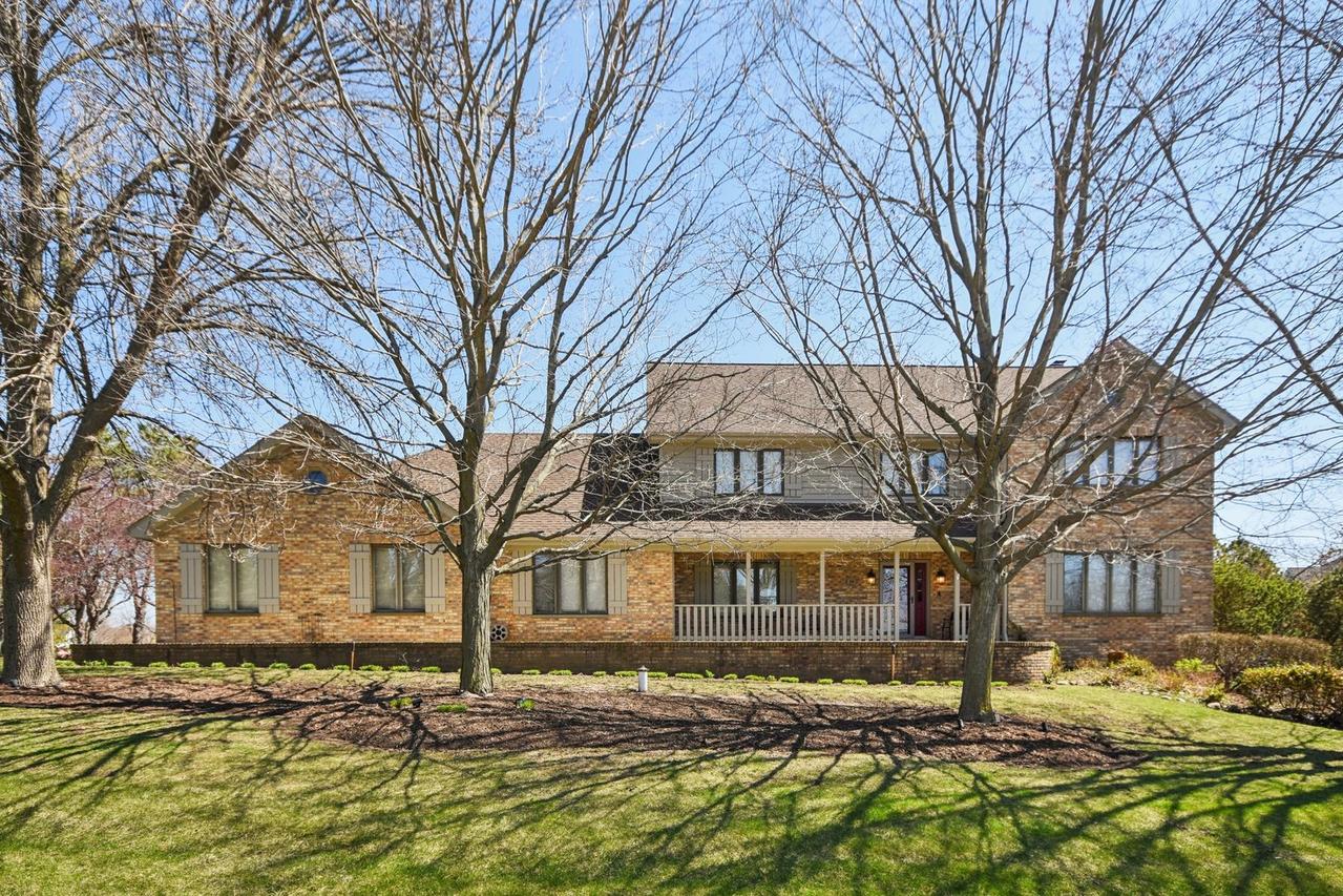 54 Gentry Dr., Hawthorn Woods, IL 60047