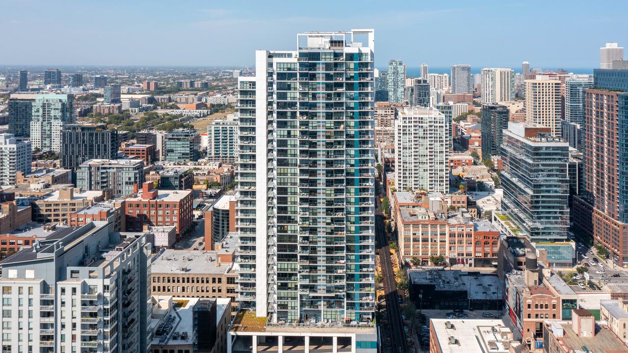 303 W Ohio St. #2202, Chicago, IL 60654