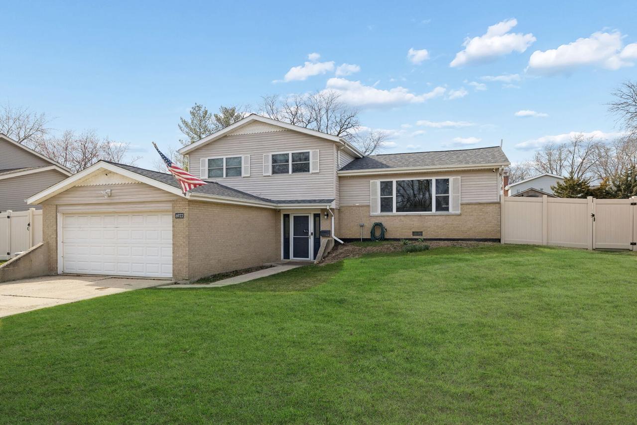 6922 Sierra Dr., Darien, IL 60561