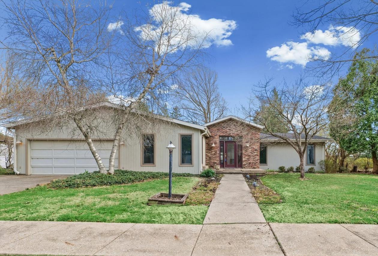 205 E Sherwin Cir., Urbana, IL 61802