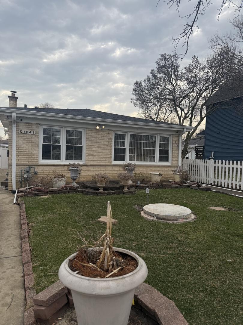 1643 Sycamore St., Des Plaines, IL 60018
