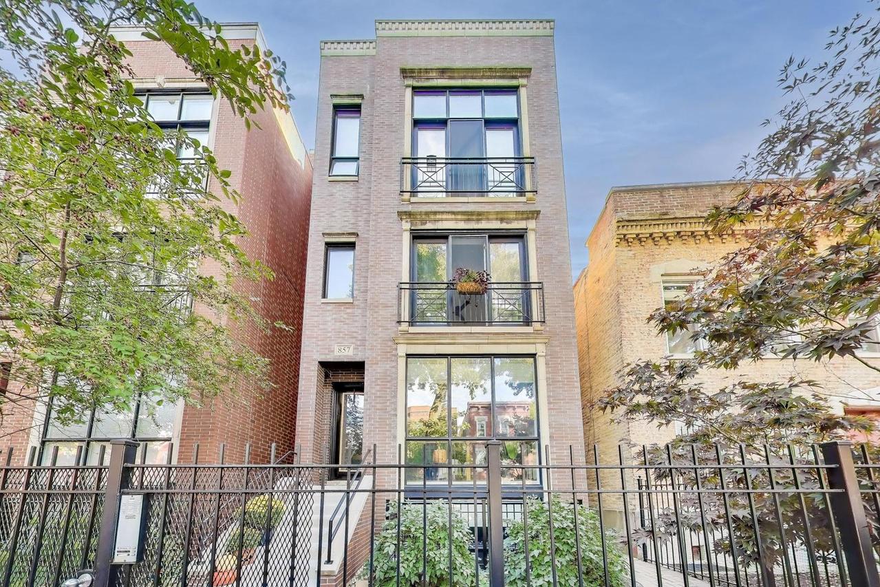 857 N Hermitage Ave. #2, Chicago, IL 60622