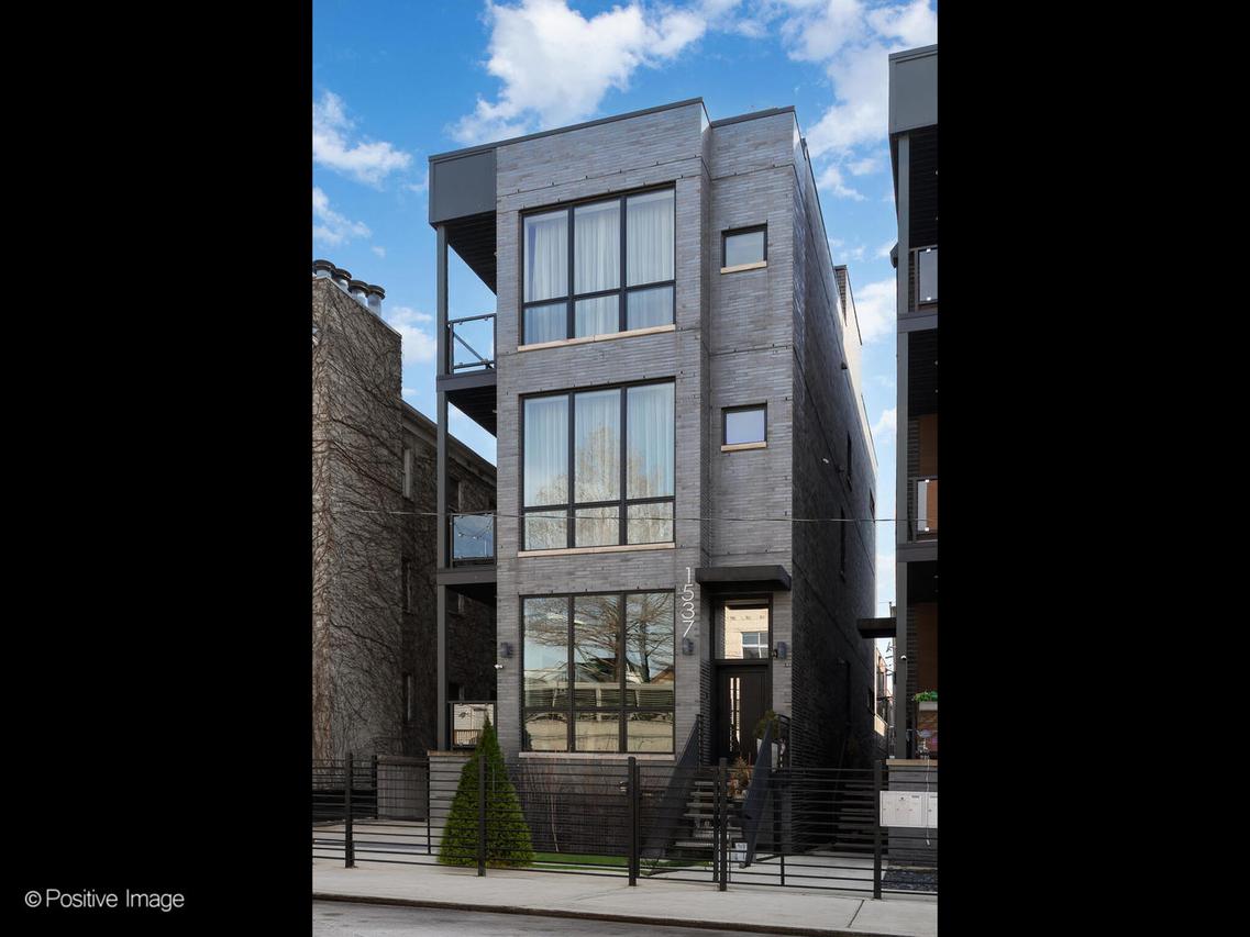 1537 W Pearson St. #2, Chicago, IL 60642