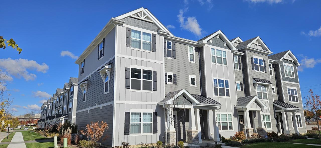 2227 Glacier St., Mundelein, IL 60060