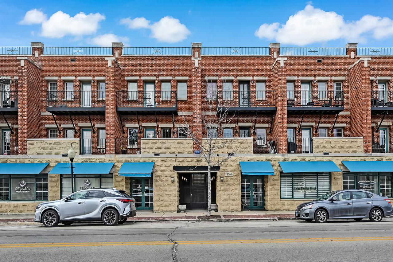 210 N Cass Ave. #6, Westmont, IL 60559