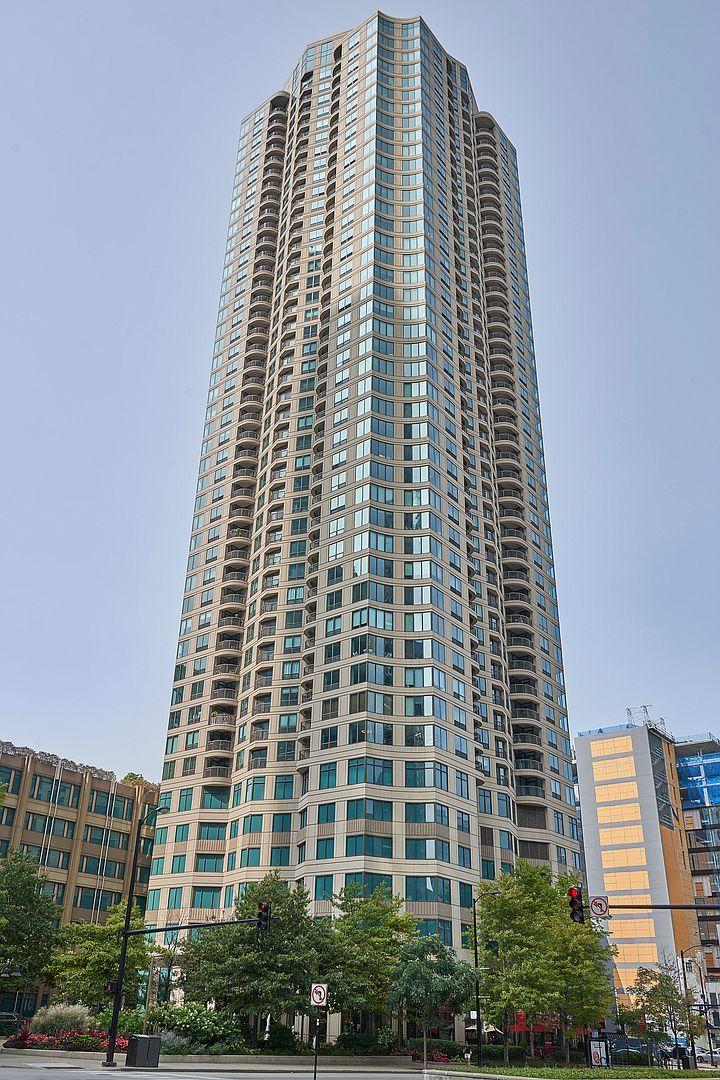 400 N La Salle Dr. #1002, Chicago, IL 60654
