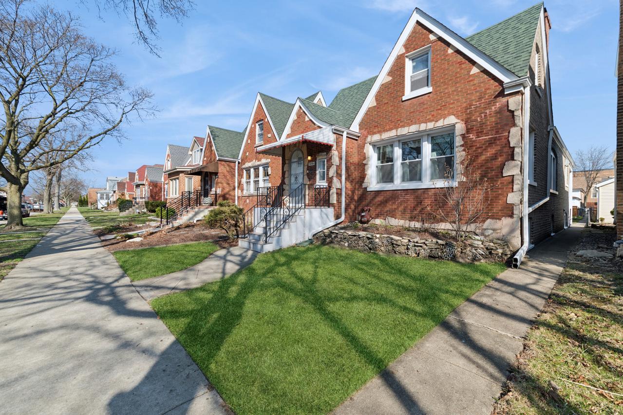 5806 W Wilson Ave., Chicago, IL 60630