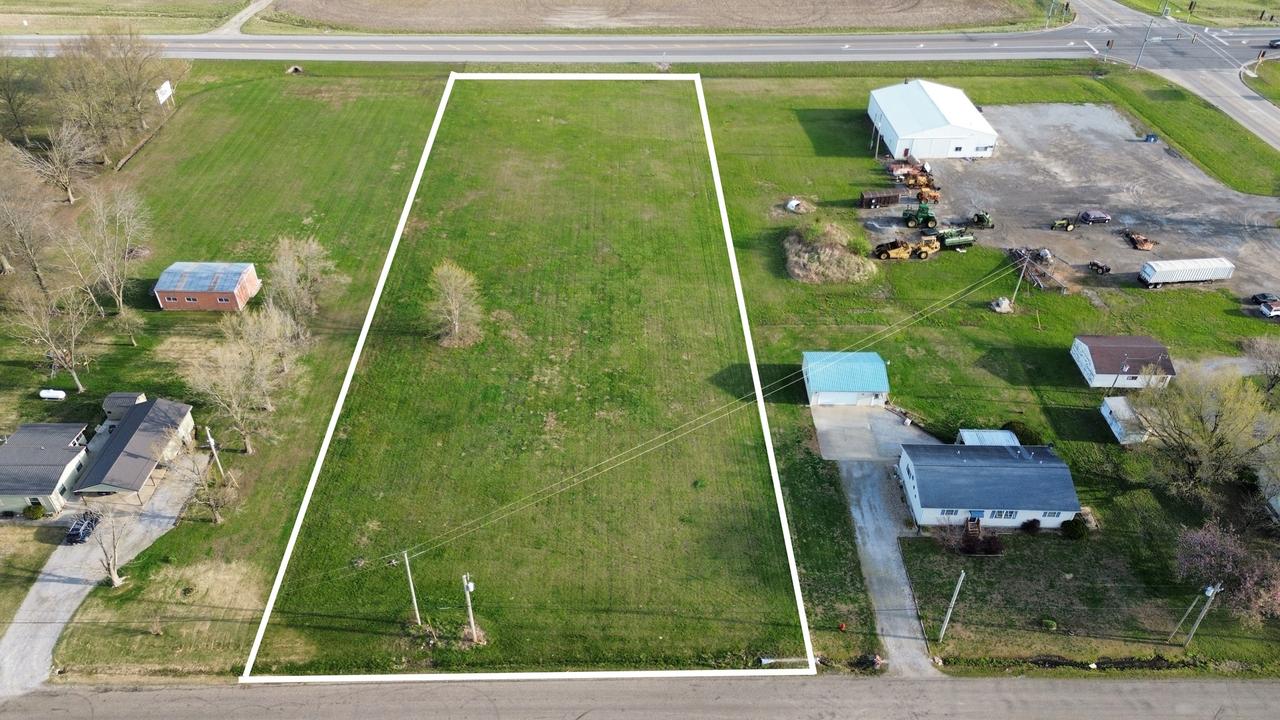 000 W 12th St., Flora, IL 62839