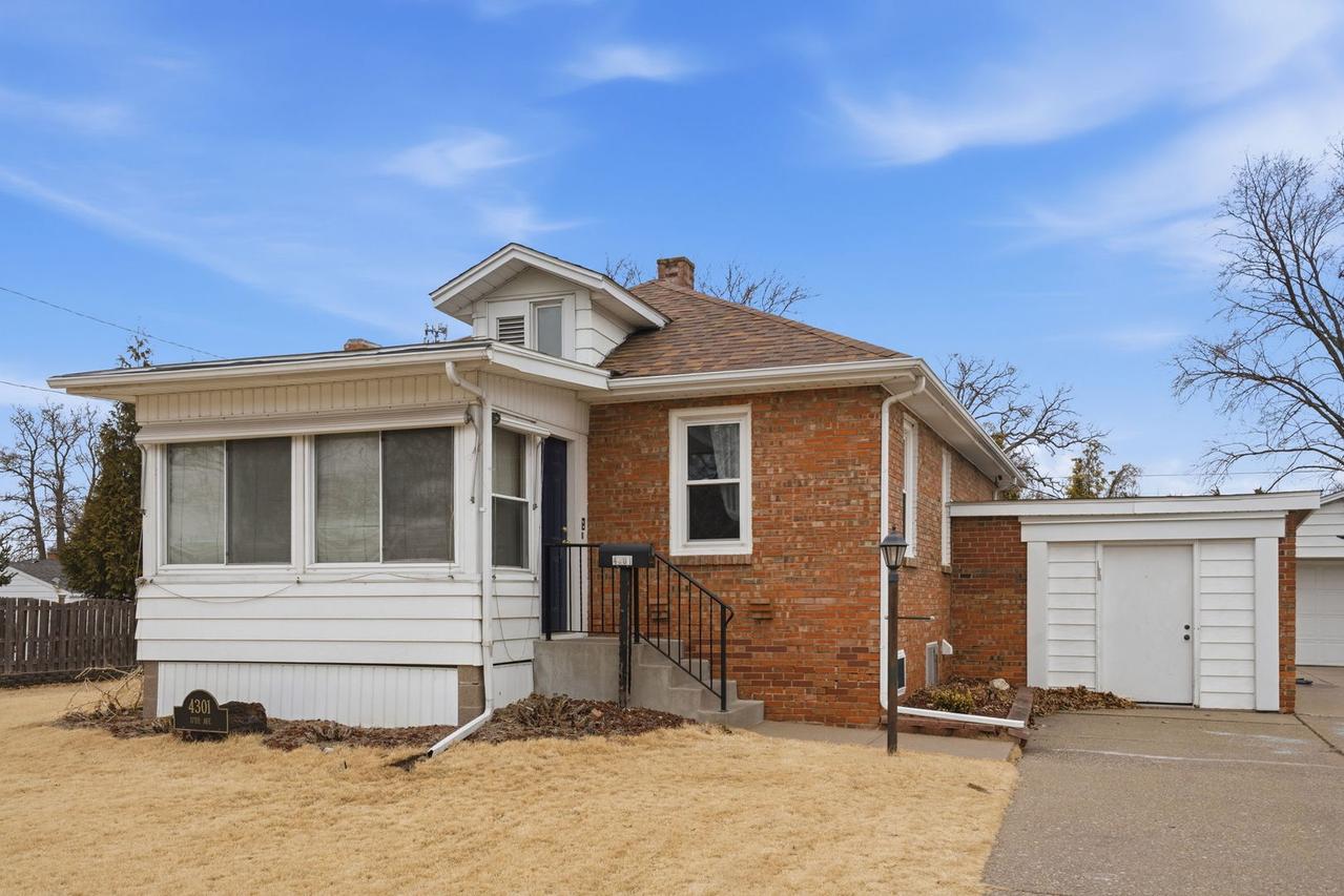 4301 17th Ave., Moline, IL 61265