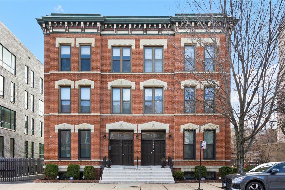 1867 N Halsted St. #2S, Chicago, IL 60614
