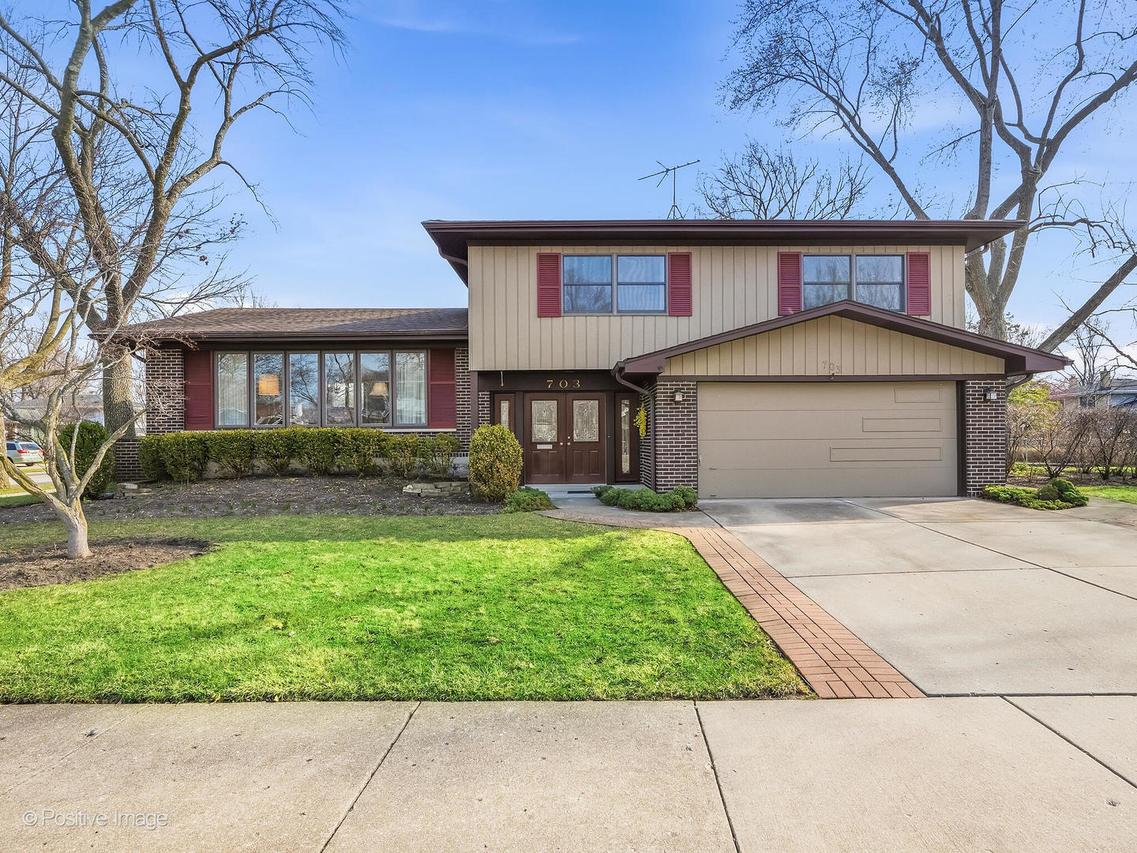 703 E Redwood Ln., Arlington Heights, IL 60004