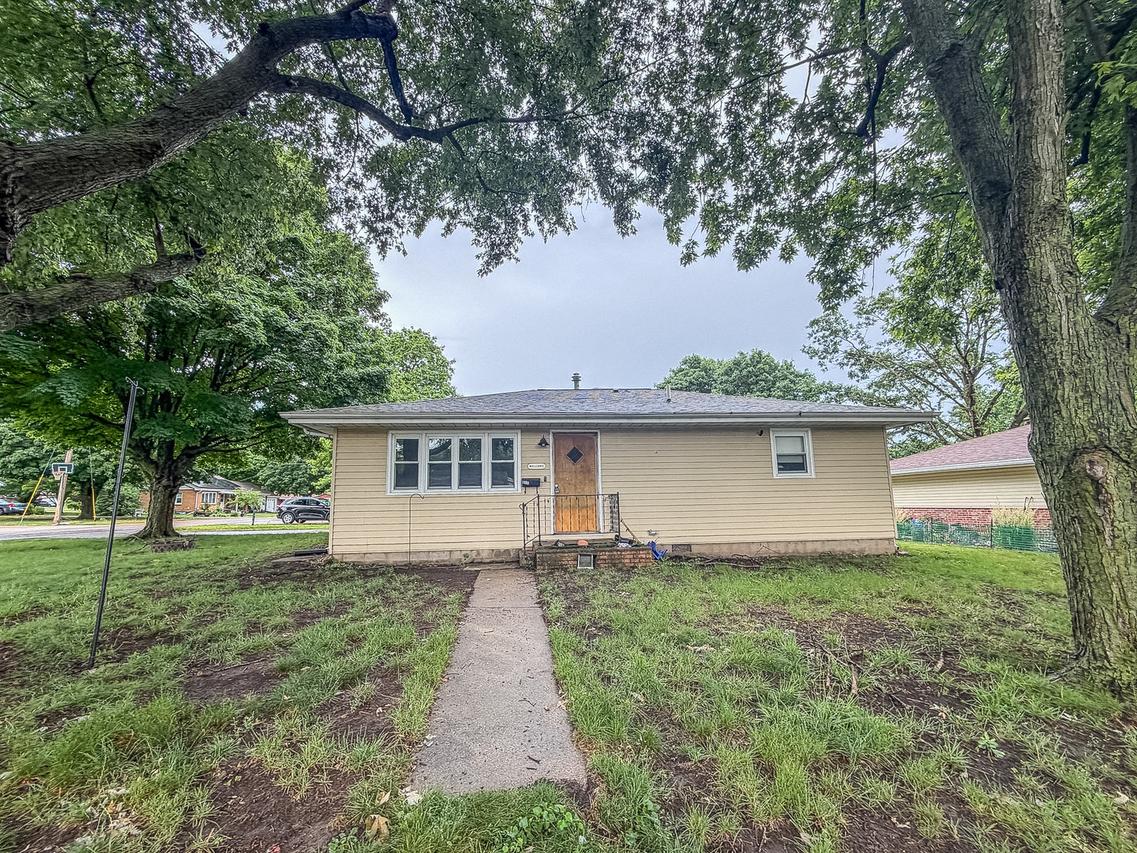 811 N East St., Leroy, IL 61752