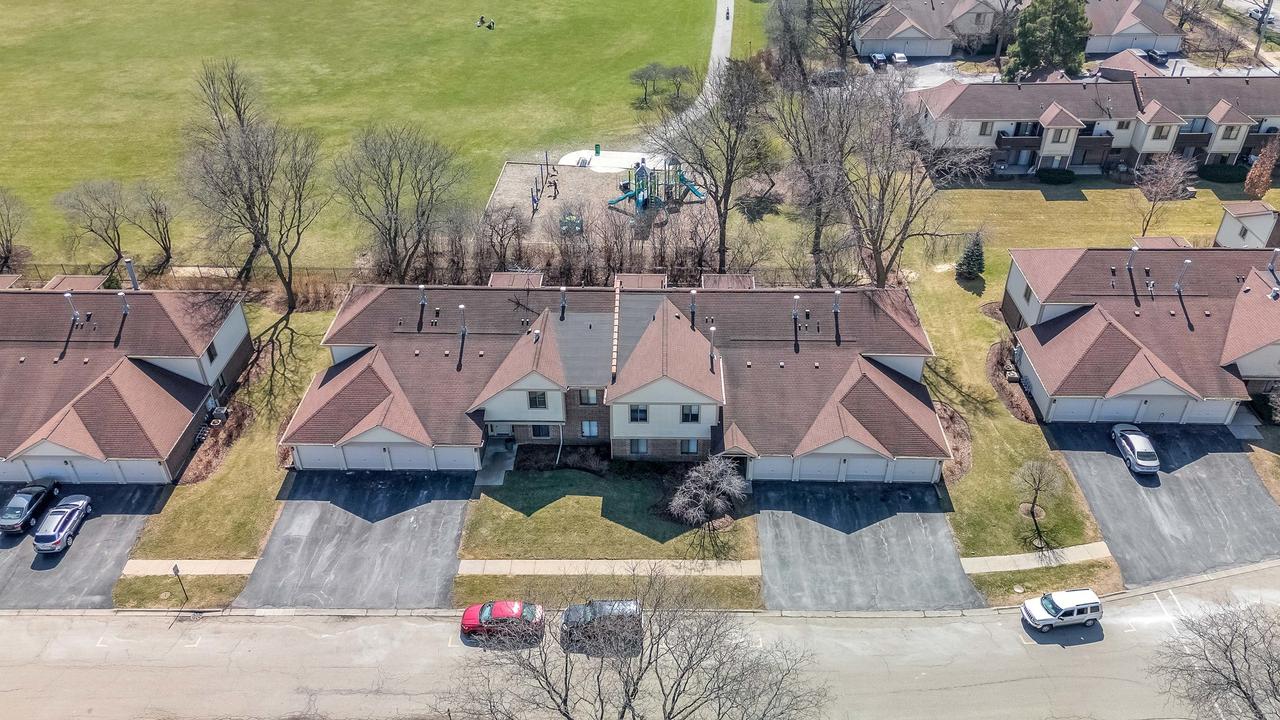 823 E Coach Rd. #8, Palatine, IL 60074