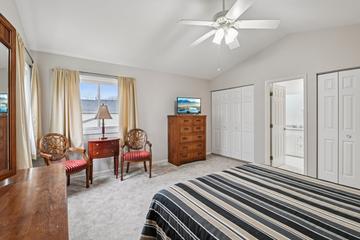 1628 Hilton Head Dr., Naperville, IL 60563