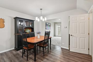 1628 Hilton Head Dr., Naperville, IL 60563