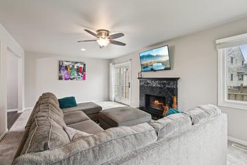 1628 Hilton Head Dr., Naperville, IL 60563
